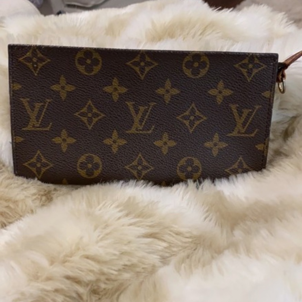 Louis Vuitton Toiletry 17 Pouch